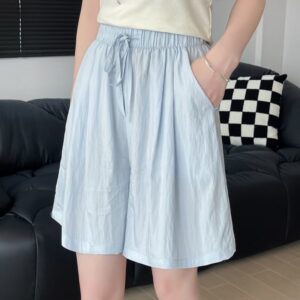 Ice-silk Quick-drying Textured Loose Casual Pleated Shorts