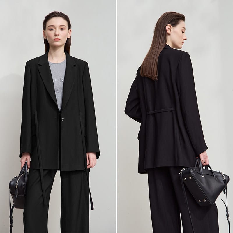 Commuter-Style Top With Straps Wide Shoulder Pads And A Belt - Image 5