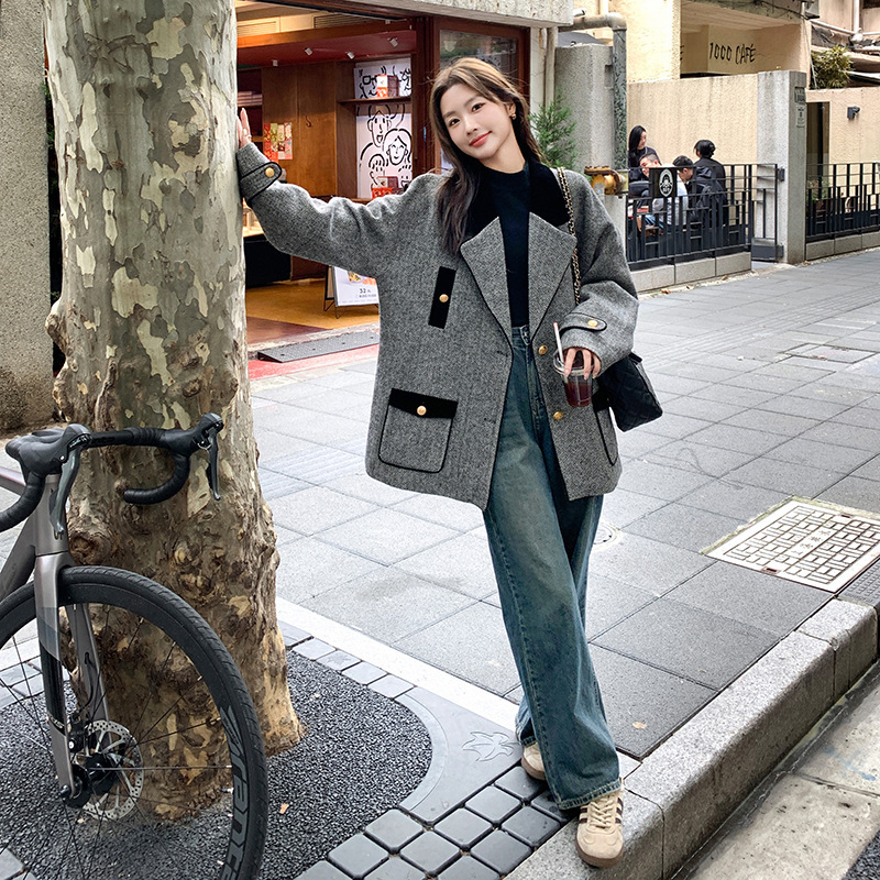Gray Niche Design Wool Blazer For Women - Image 4